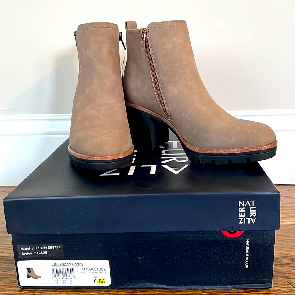 Brand new Naturalizer Madalynn Gore, size 6